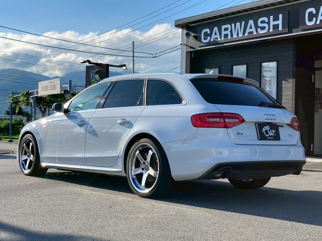 AUDI A4 AVANT