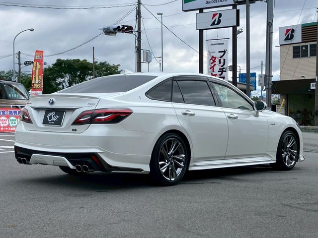 CROWN sedan hybrid
