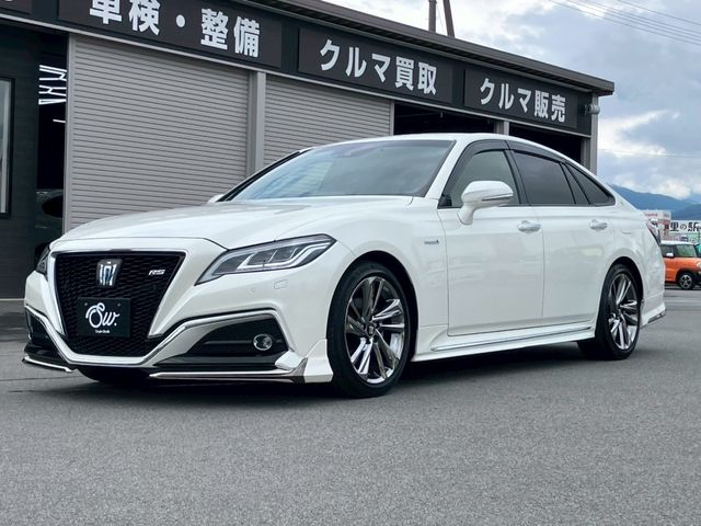CROWN sedan hybrid