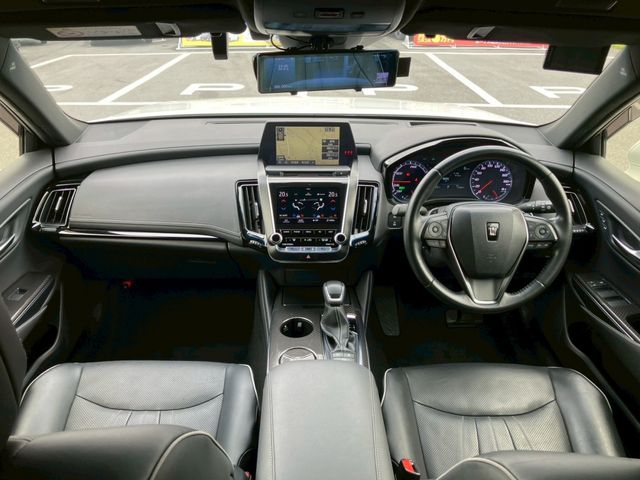 CROWN sedan hybrid