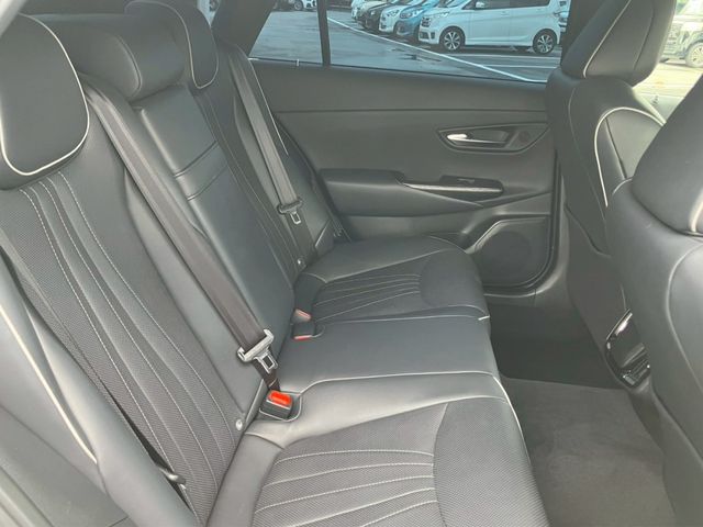CROWN sedan hybrid