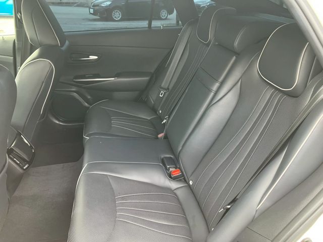 CROWN sedan hybrid