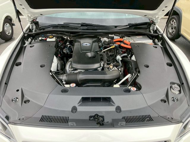 CROWN sedan hybrid