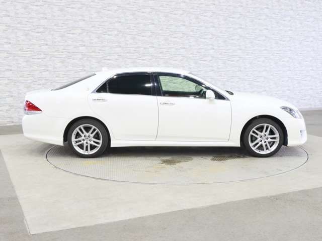 CROWN sedan