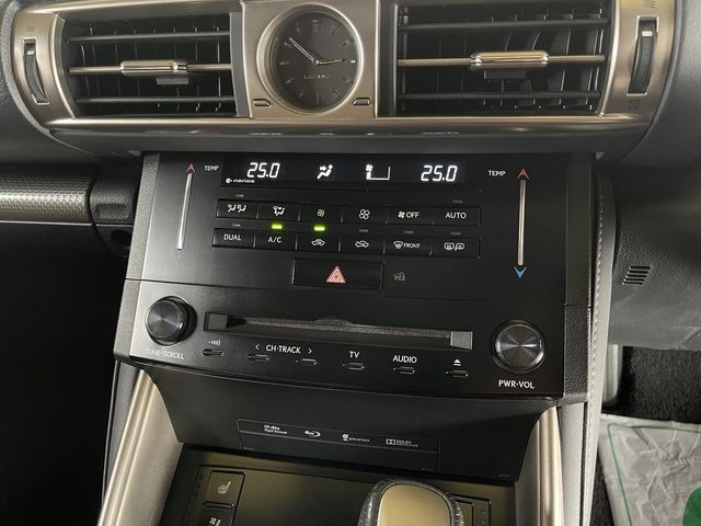 LEXUS IS300h