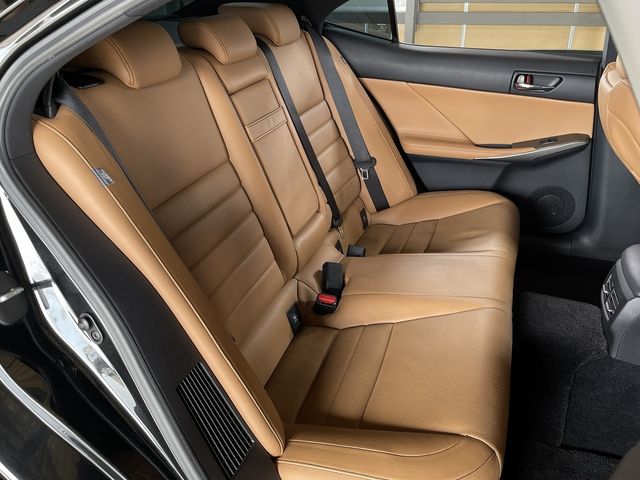 LEXUS IS300h