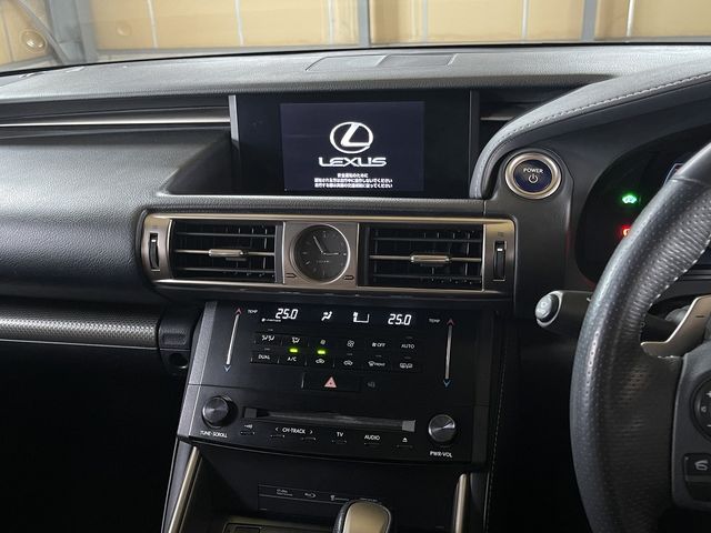 LEXUS IS300h