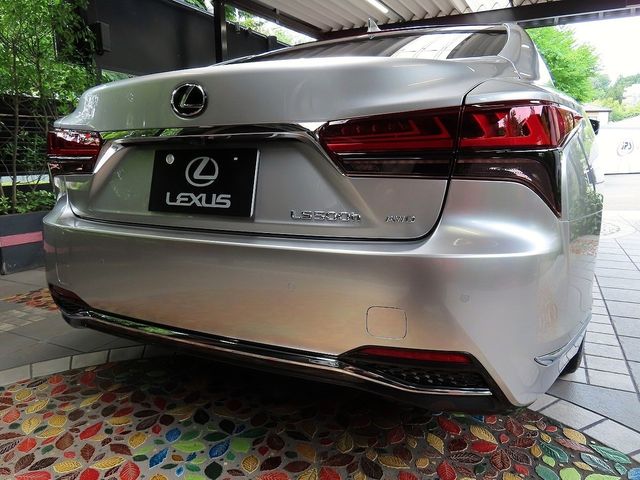 LEXUS LS500h 4WD