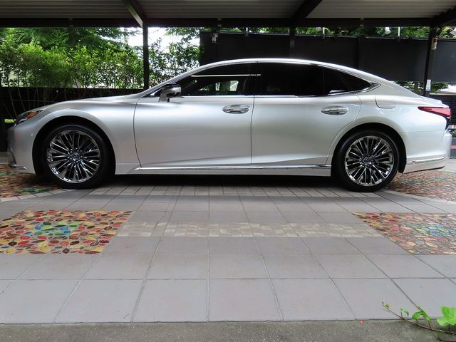 LEXUS LS500h 4WD
