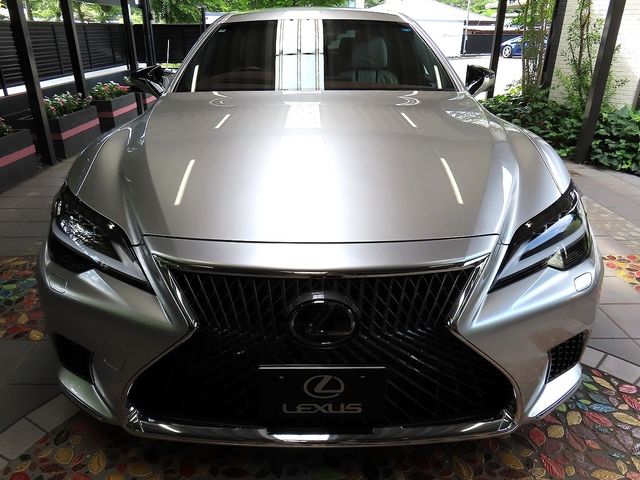 LEXUS LS500h 4WD
