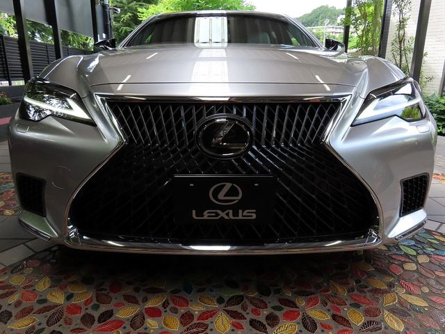 LEXUS LS500h 4WD