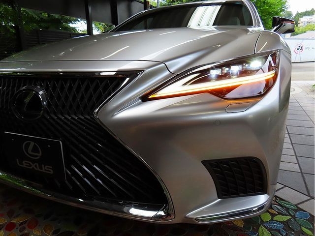 LEXUS LS500h 4WD