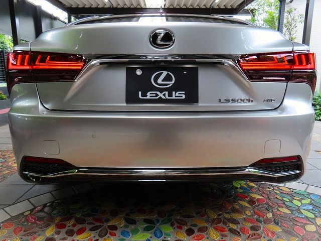 LEXUS LS500h 4WD