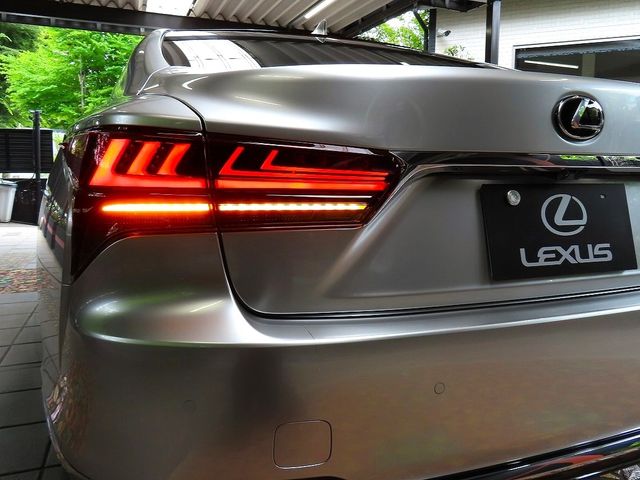 LEXUS LS500h 4WD