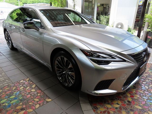 LEXUS LS500h 4WD
