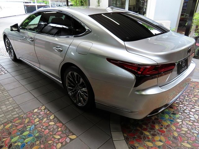 LEXUS LS500h 4WD