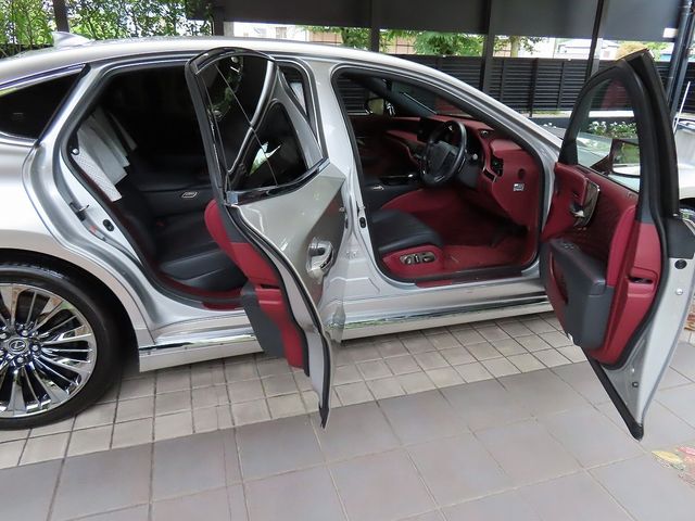 LEXUS LS500h 4WD