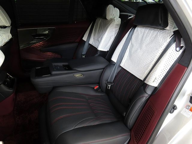 LEXUS LS500h 4WD