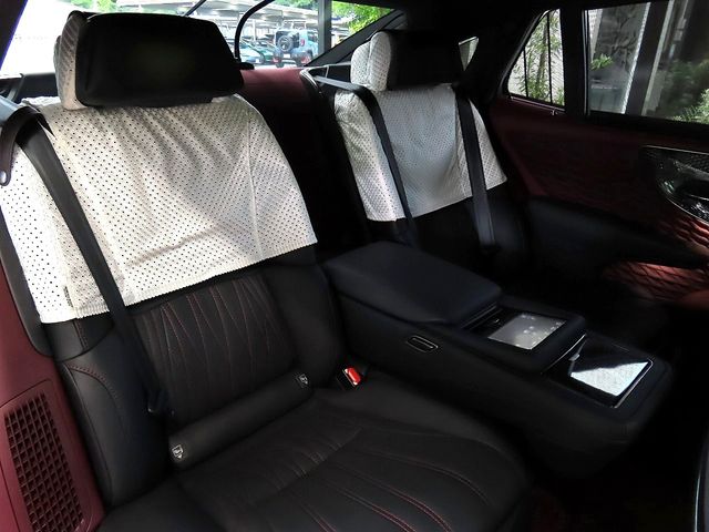 LEXUS LS500h 4WD