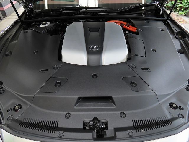 LEXUS LS500h 4WD