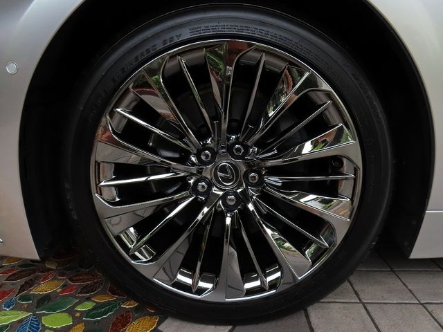 LEXUS LS500h 4WD