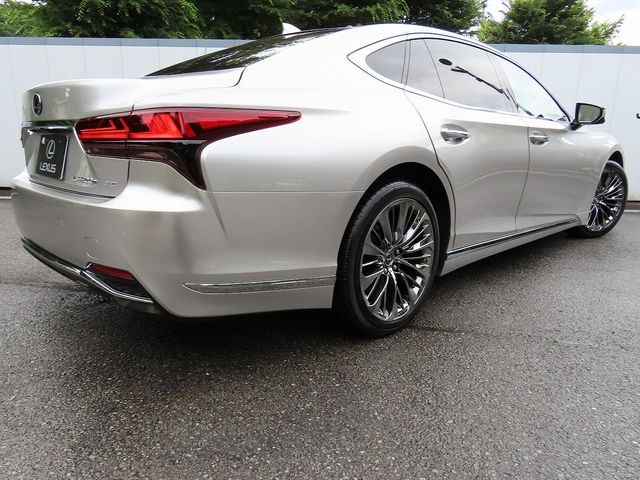 LEXUS LS500h 4WD