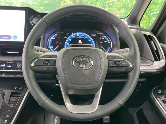 VOXY HYBRID