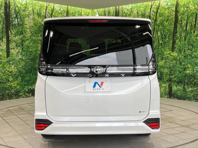 VOXY HYBRID