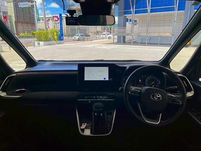 VOXY HYBRID