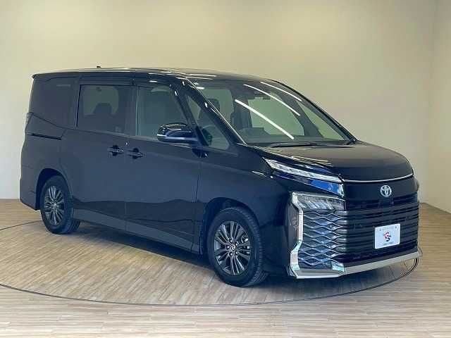 VOXY HYBRID