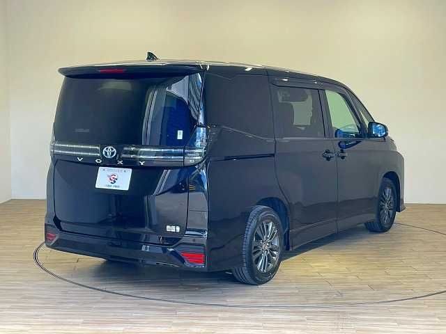 VOXY HYBRID