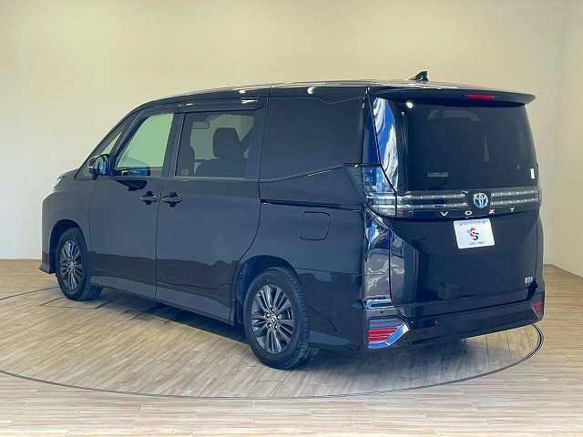 VOXY HYBRID
