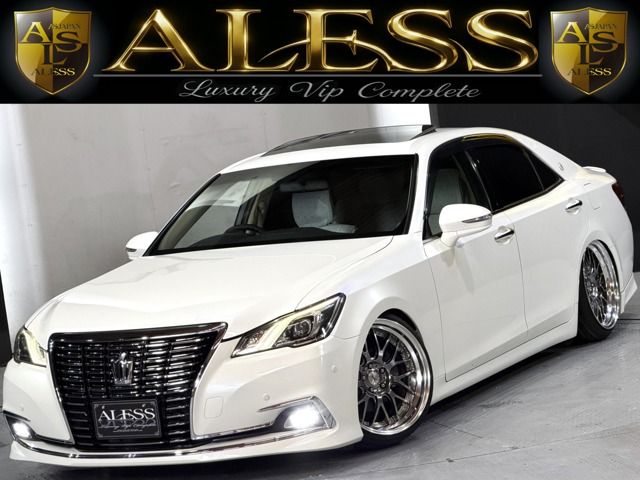 CROWN sedan