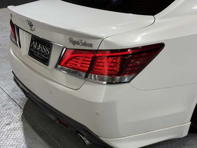 CROWN sedan
