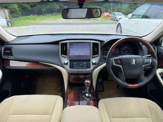 CROWN sedan