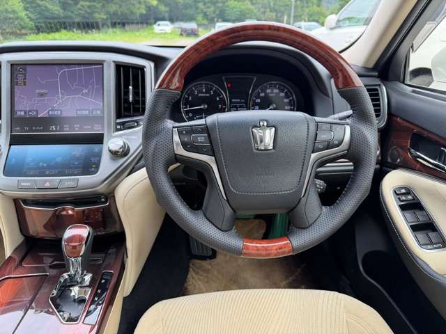 CROWN sedan