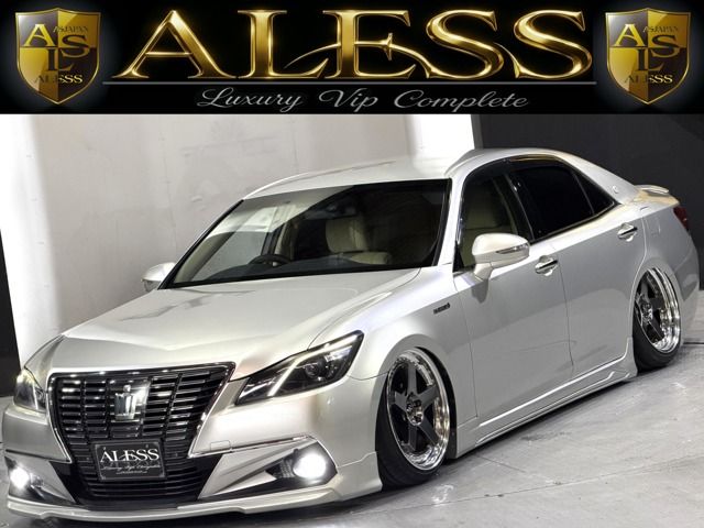 CROWN sedan hybrid