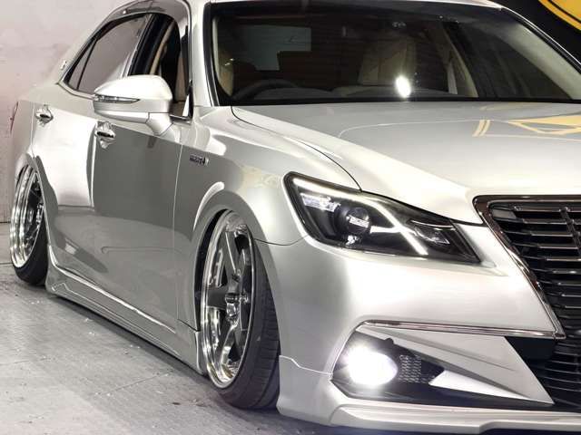 CROWN sedan hybrid