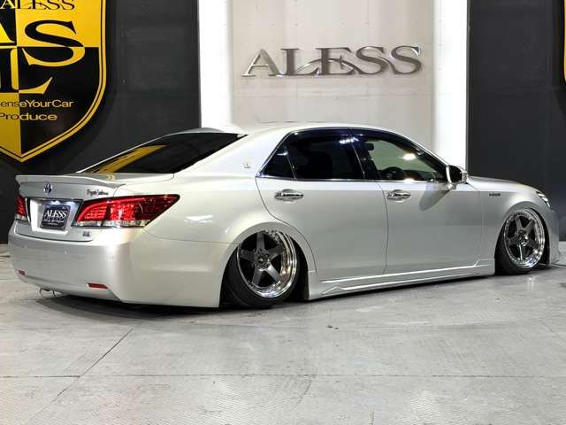 CROWN sedan hybrid