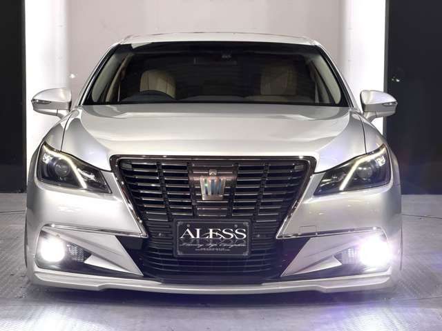 CROWN sedan hybrid