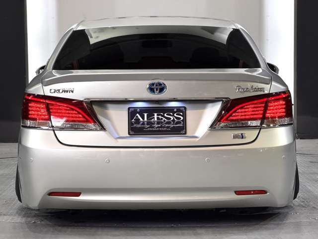 CROWN sedan hybrid
