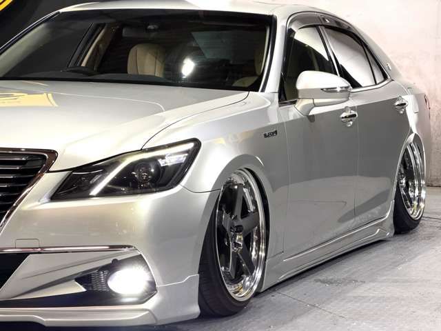 CROWN sedan hybrid