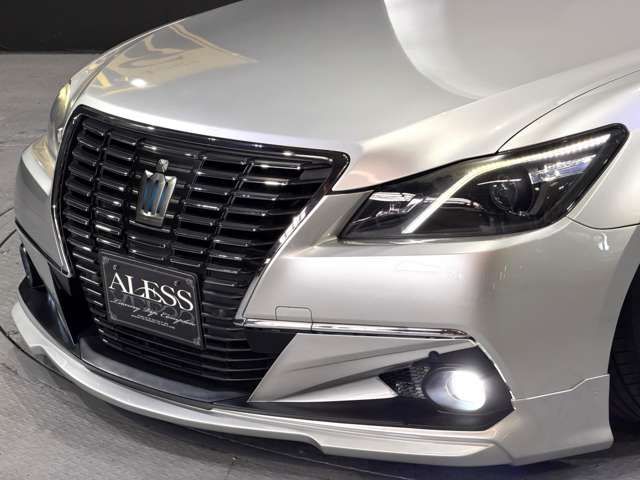CROWN sedan hybrid