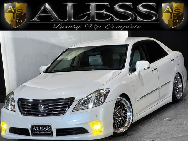 CROWN sedan