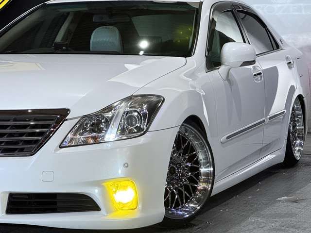 CROWN sedan