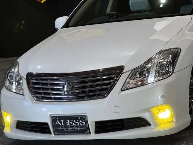 CROWN sedan