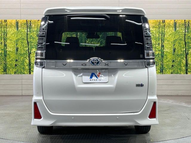 VOXY HYBRID