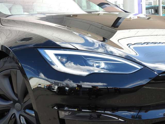 TESLA MODEL S