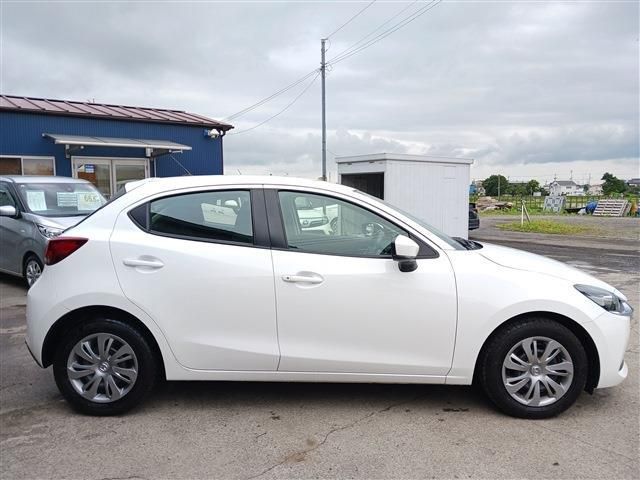 MAZDA2