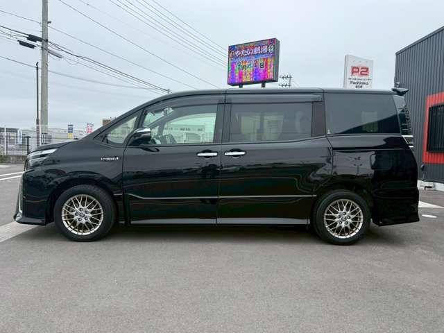 VOXY HYBRID